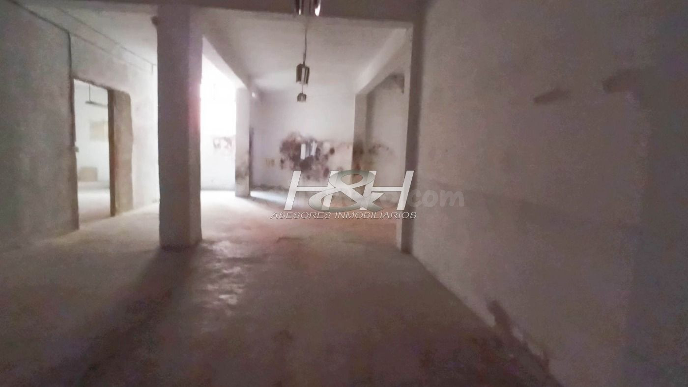 Local espacioso junto al Empalme. / HH Asesores, Inmobiliaria en Burjassot/