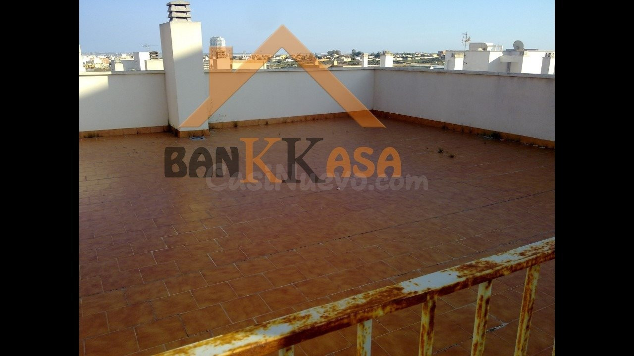 SE VENDE ÁTICO EN EJIDO ZONA PABELLÓN