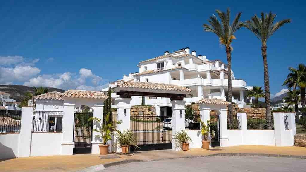 Apartamento de 2 dormitorios y 2 baños. Nueva Andalucía, Marbella