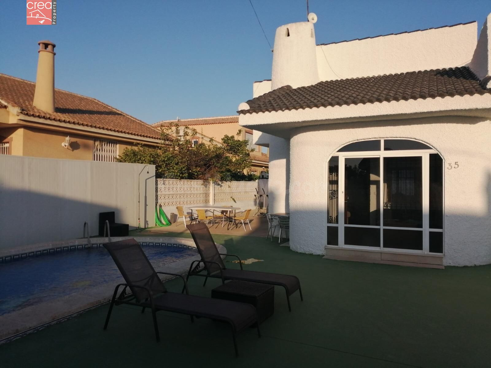 SE VENDE CHALET EN LOS NAREJOS CON DOS habitaciones, UN ASEO Y TERRAZA EXTERIOR