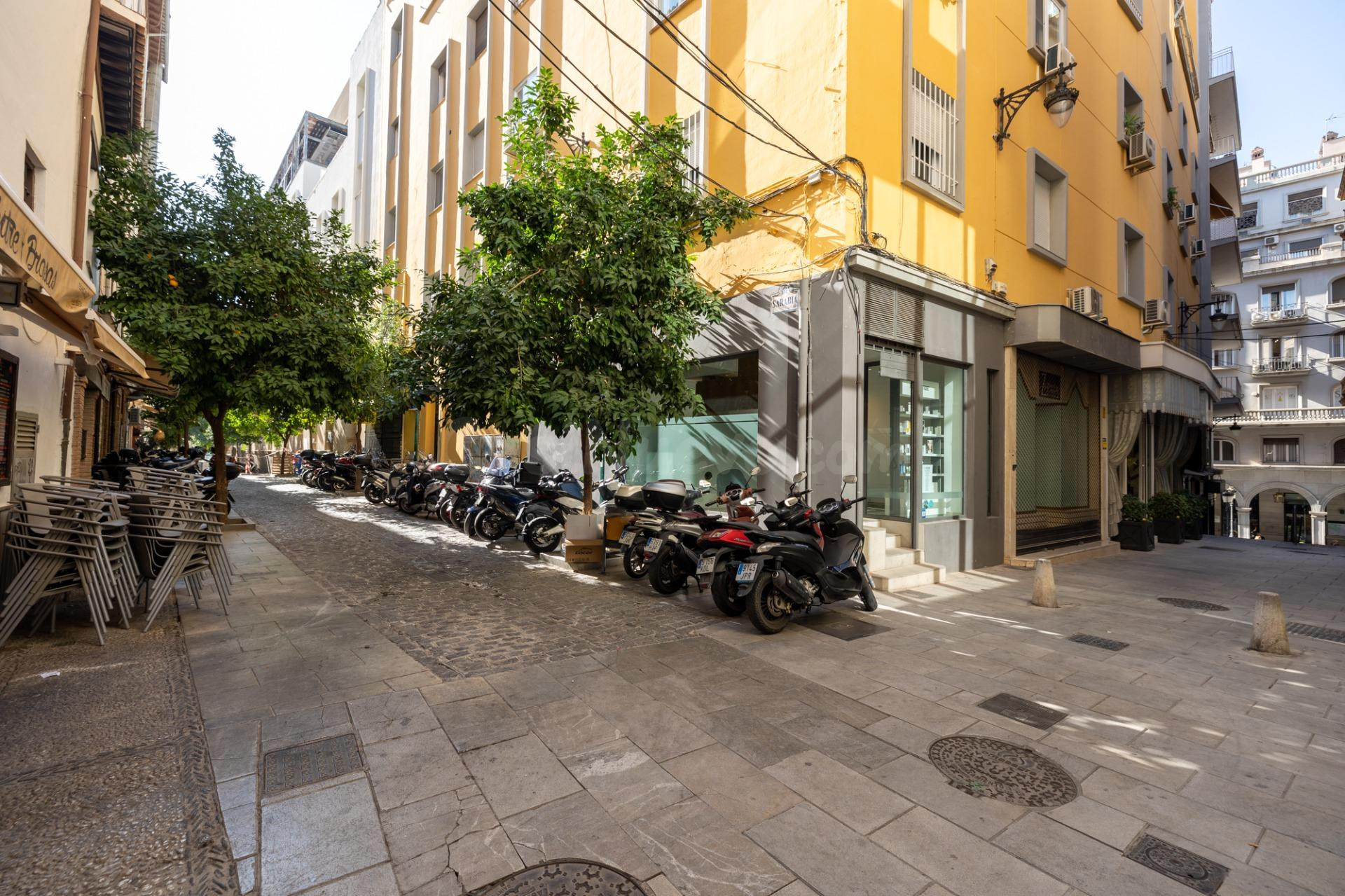 LOCAL COMERCIAL  EN GRANADA.