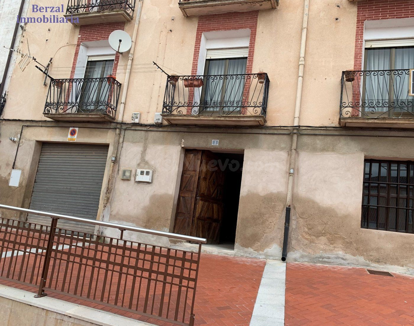Casa de pueblo en venta en Entrena. Para reformar, con mucha
