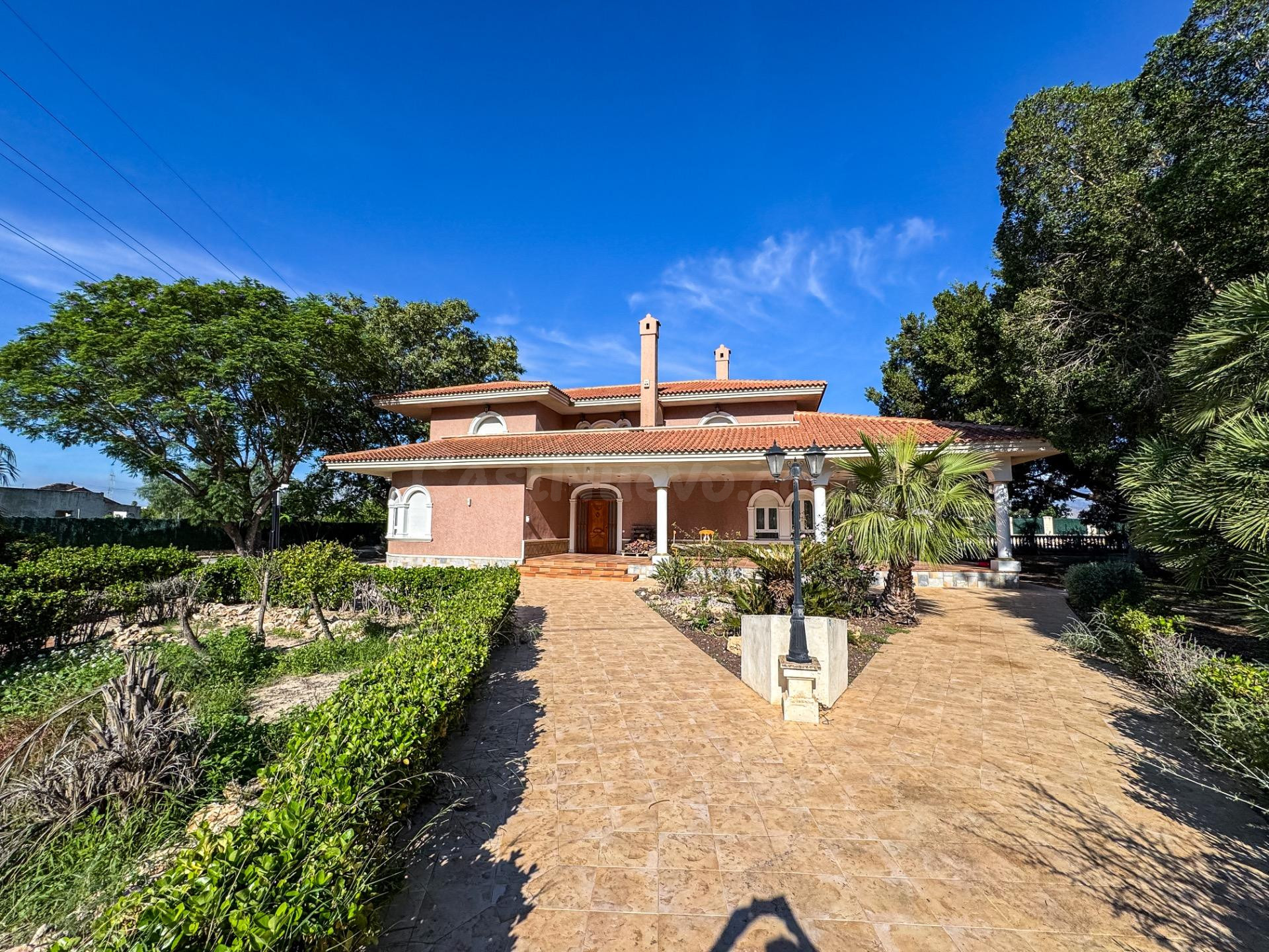 Exclusivo Chalet Independiente con Piscina Privada y Gran Parcela en Callosa de Segura