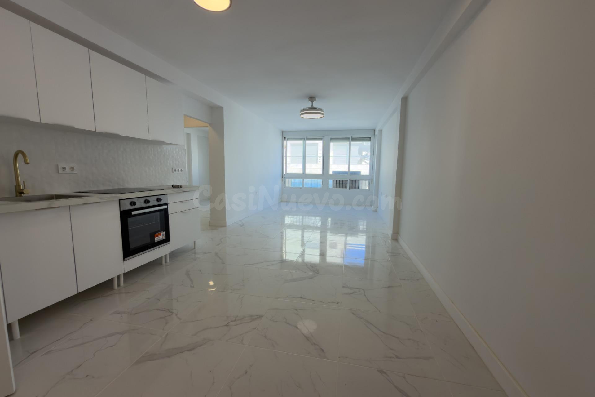 Piso completamente reformado – 3 habitaciones, y vistas parciales al mar