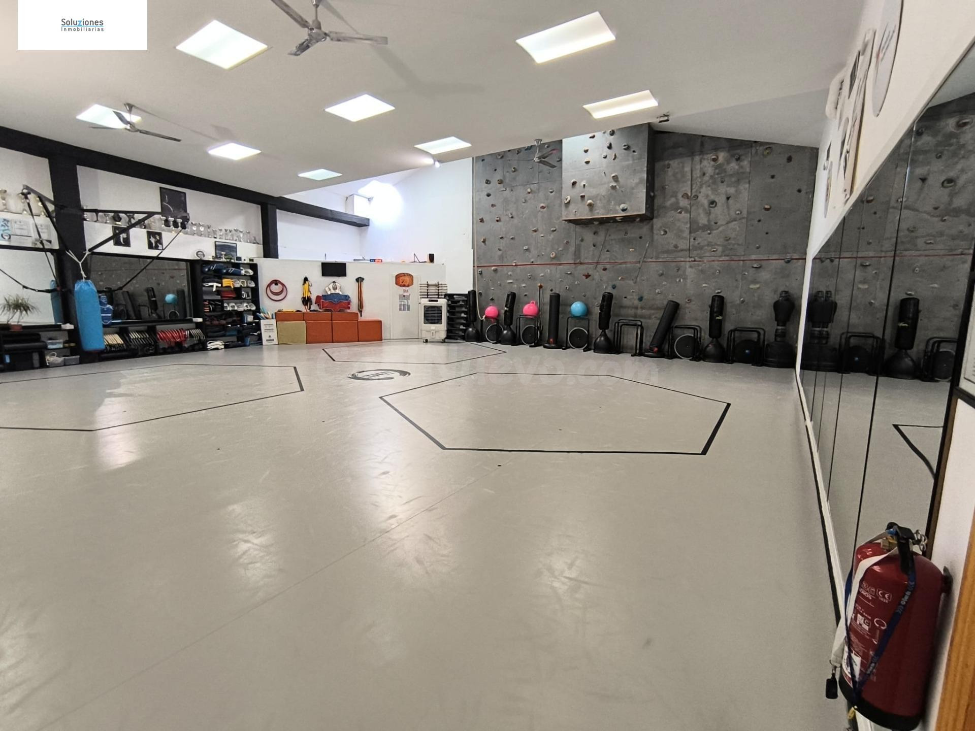 Local Comercial en El Pilar, Albacete - Ideal para Actividades Diversas (Gimnasio / Baile / Artes Marciales/ Pilates / Yoga etc...