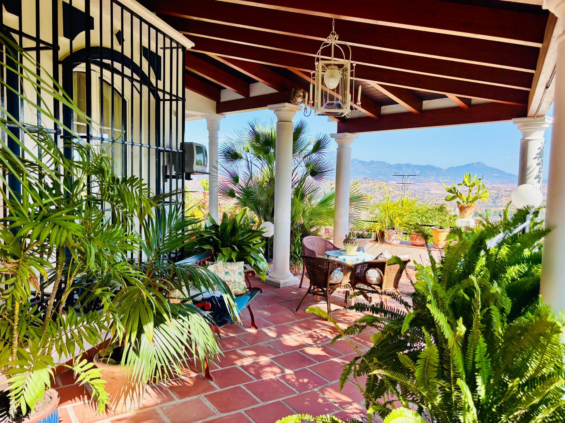 Encantadora casa en venta en Coín – ¡Una joya única con espectaculares vistas!