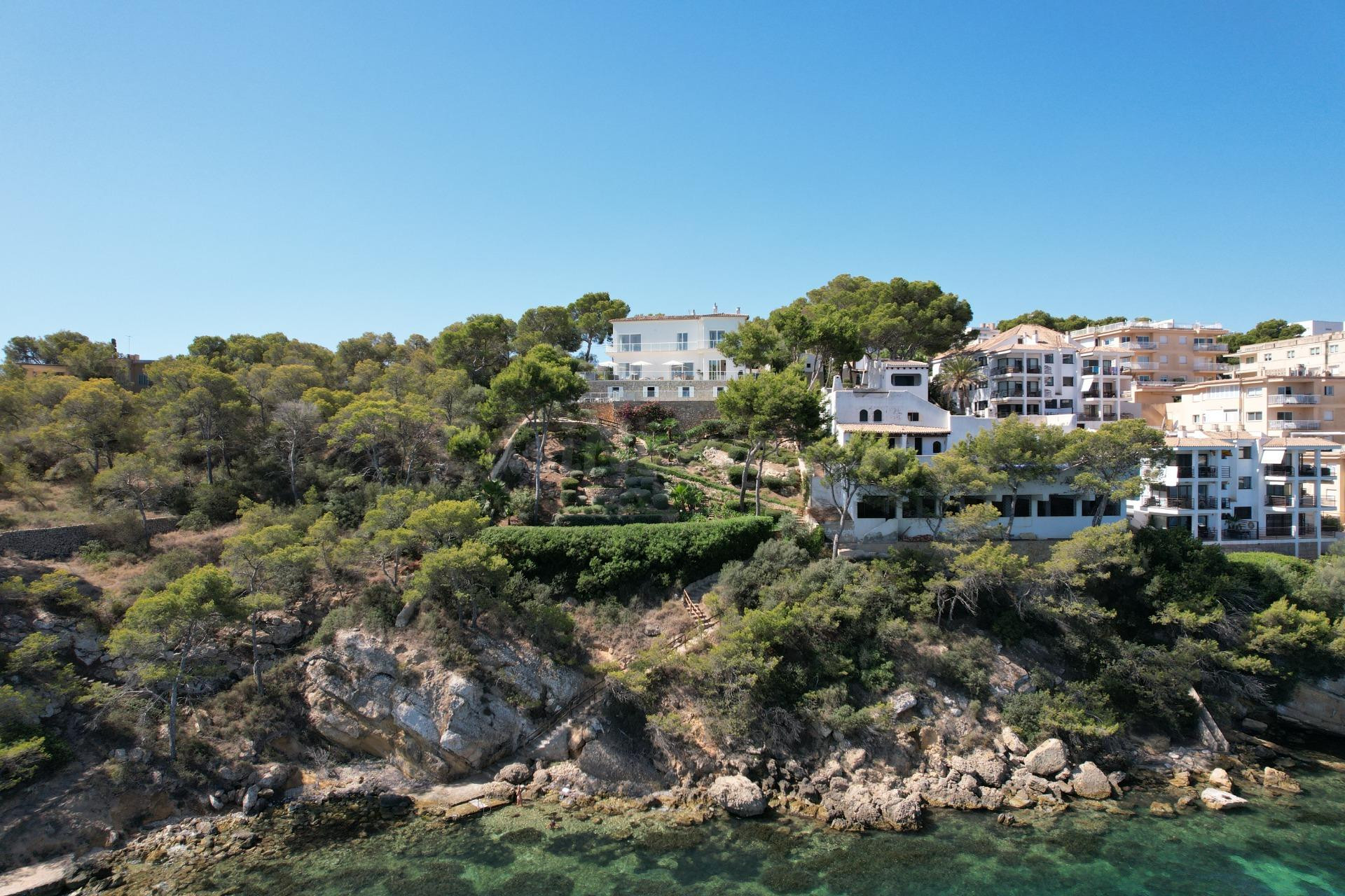 Impresionante villa de estilo mediterraneo con acceso directo al mar en Torrenova