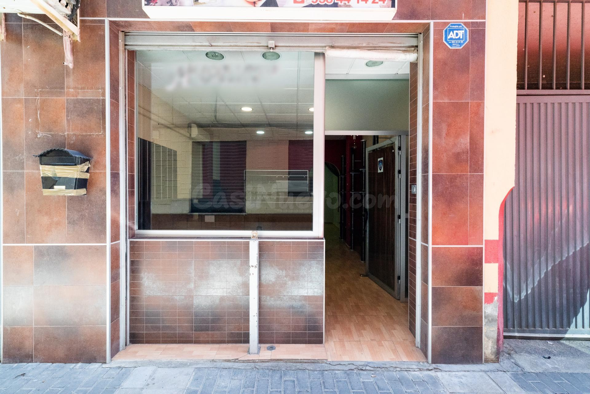 OPORTUNIDAD DE LOCAL COMERCIAL CON POSIBILIDADDADES DE CAMBIO DE USO A VIVIENDA