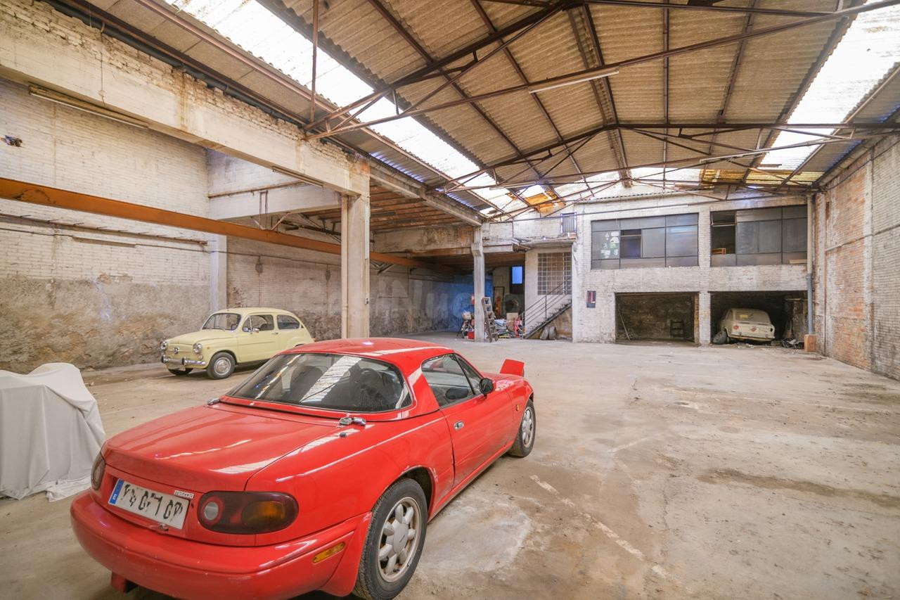 Casa en venta en el centro de Manresa - Ideal para negocio e inversión