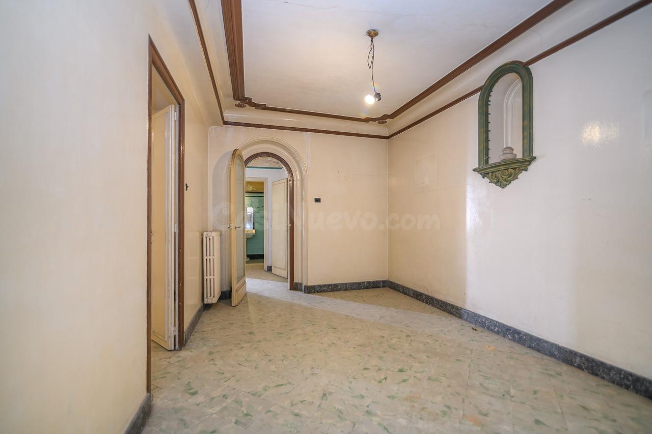 Casa en venta en el centro de Manresa - Ideal para negocio e - foto 3