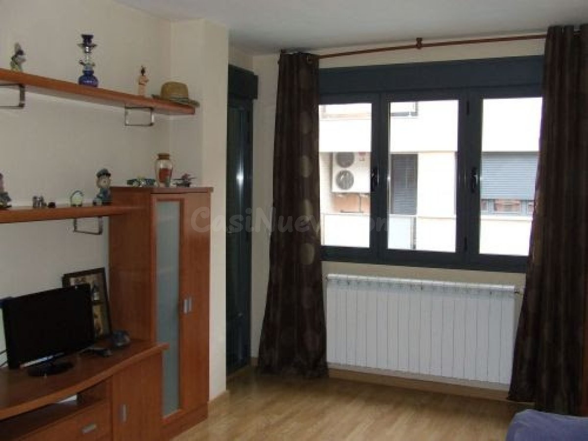 SE VENDE PISO SEMI-NUEVO EN BORJA - foto 2