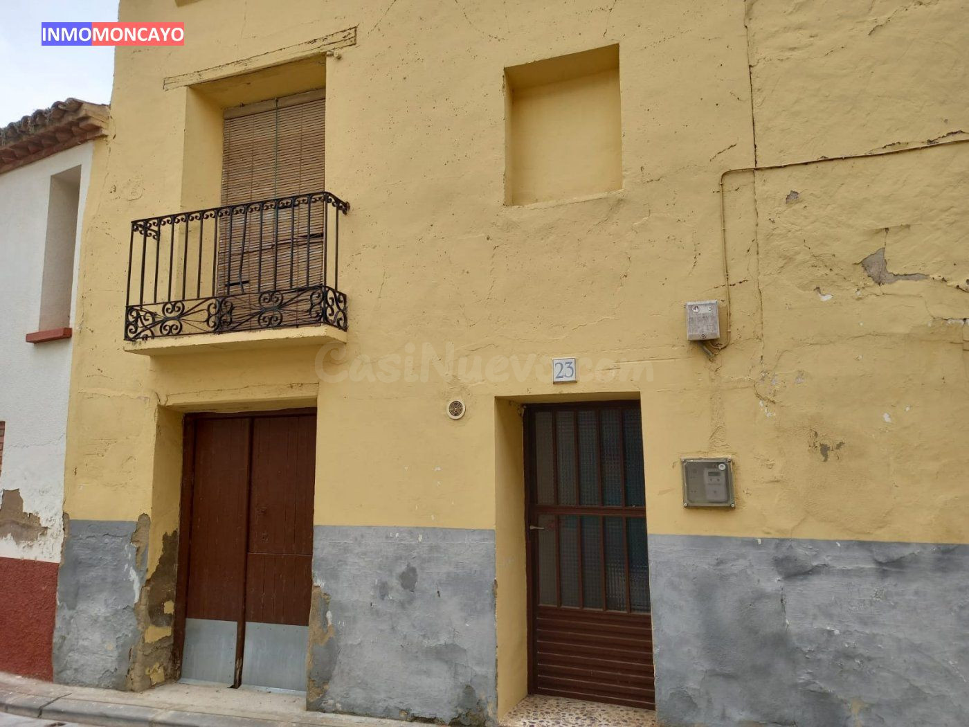 Se vende casa con solar anexo en el centro de Novallas - foto 5