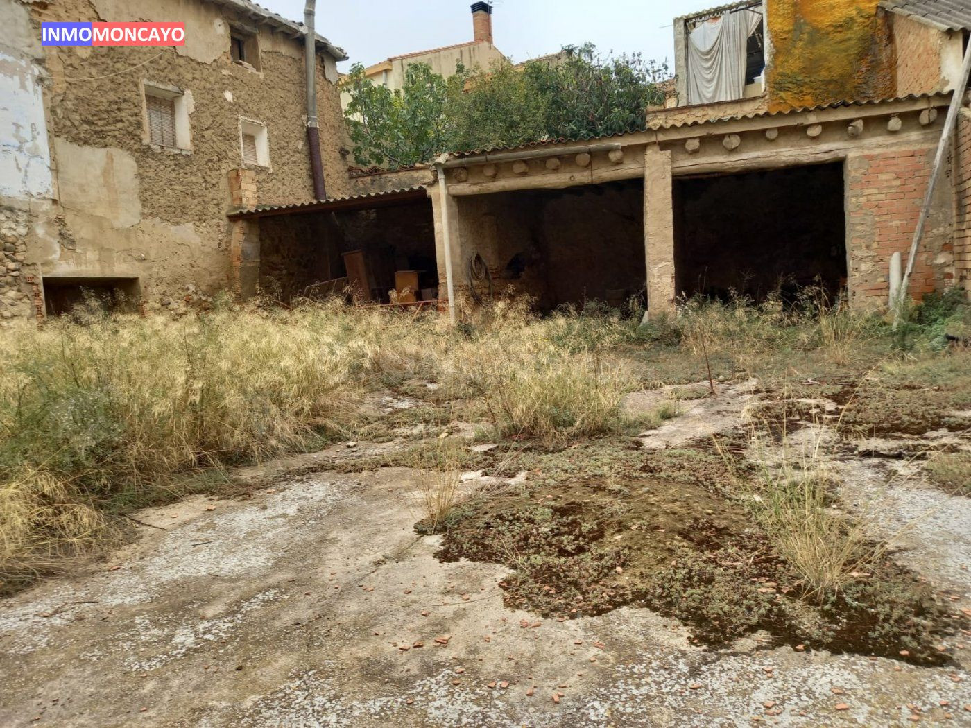 Venta de 280 m2 de solar en Novallas - foto 3