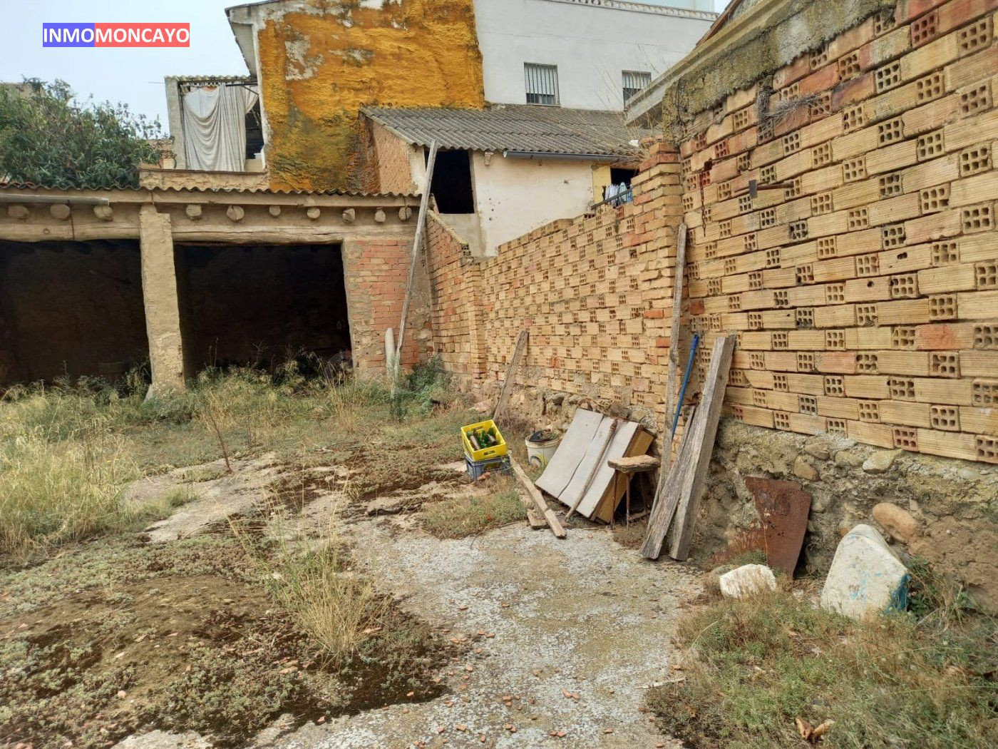 Venta de 280 m2 de solar en Novallas - foto 4