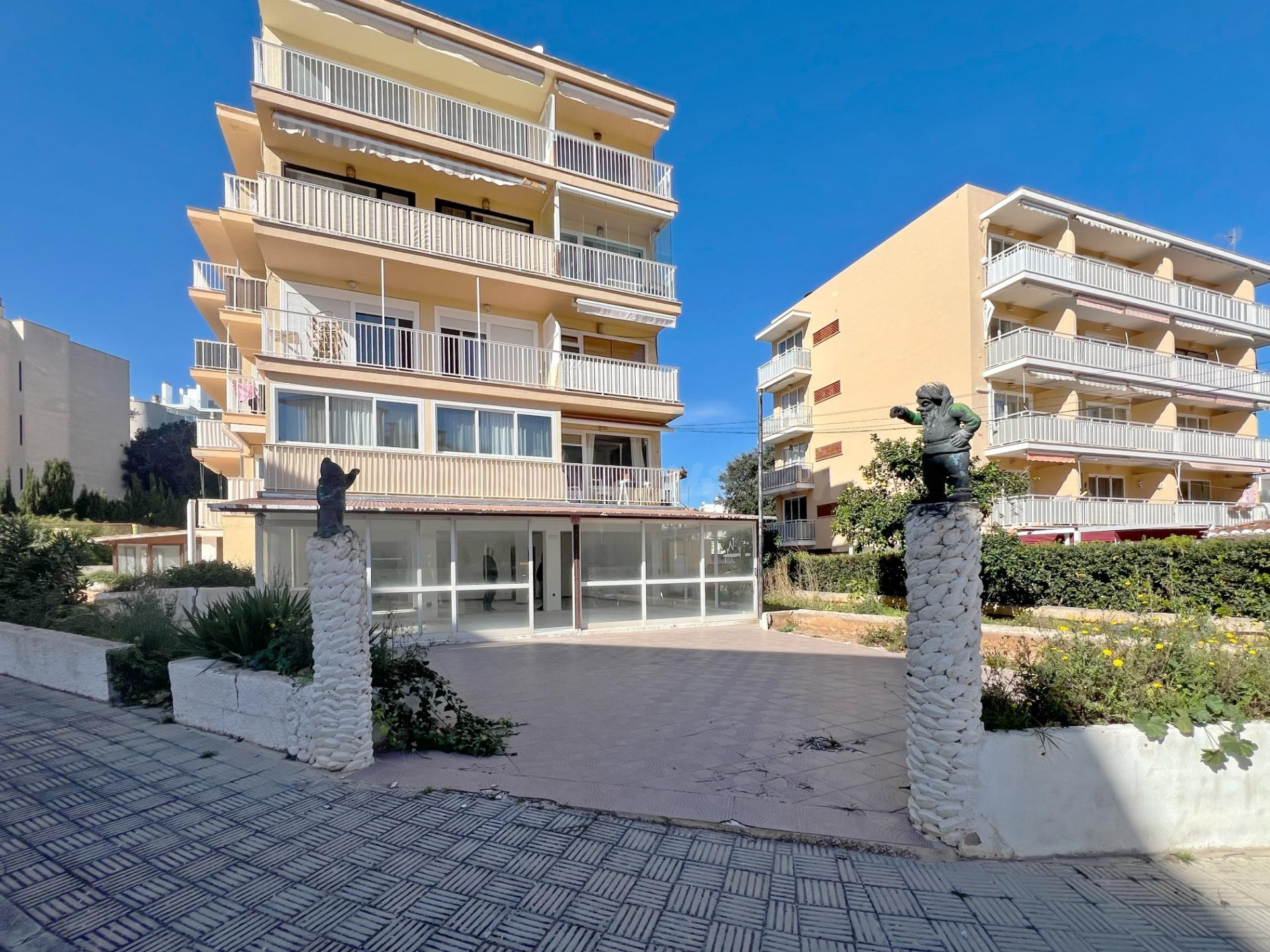 Local en venta en zona Canyamel cerca de playay hoteles