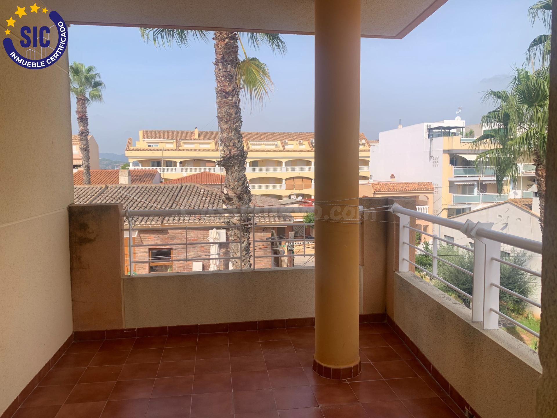 ÁTICO DÚPLEX CON AMPLIAS TERRAZAS Y VISTAS AL MAR EN LA PLAY