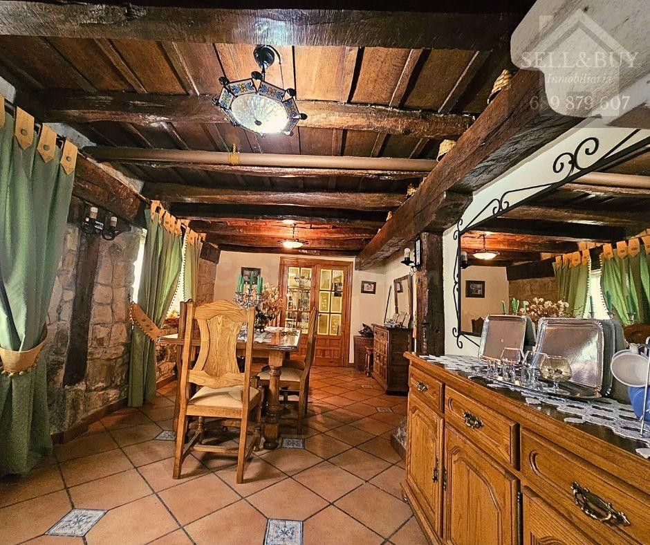 CASONA IMPRESIONANTE A ORILLAS DEL PANTANO - foto 3
