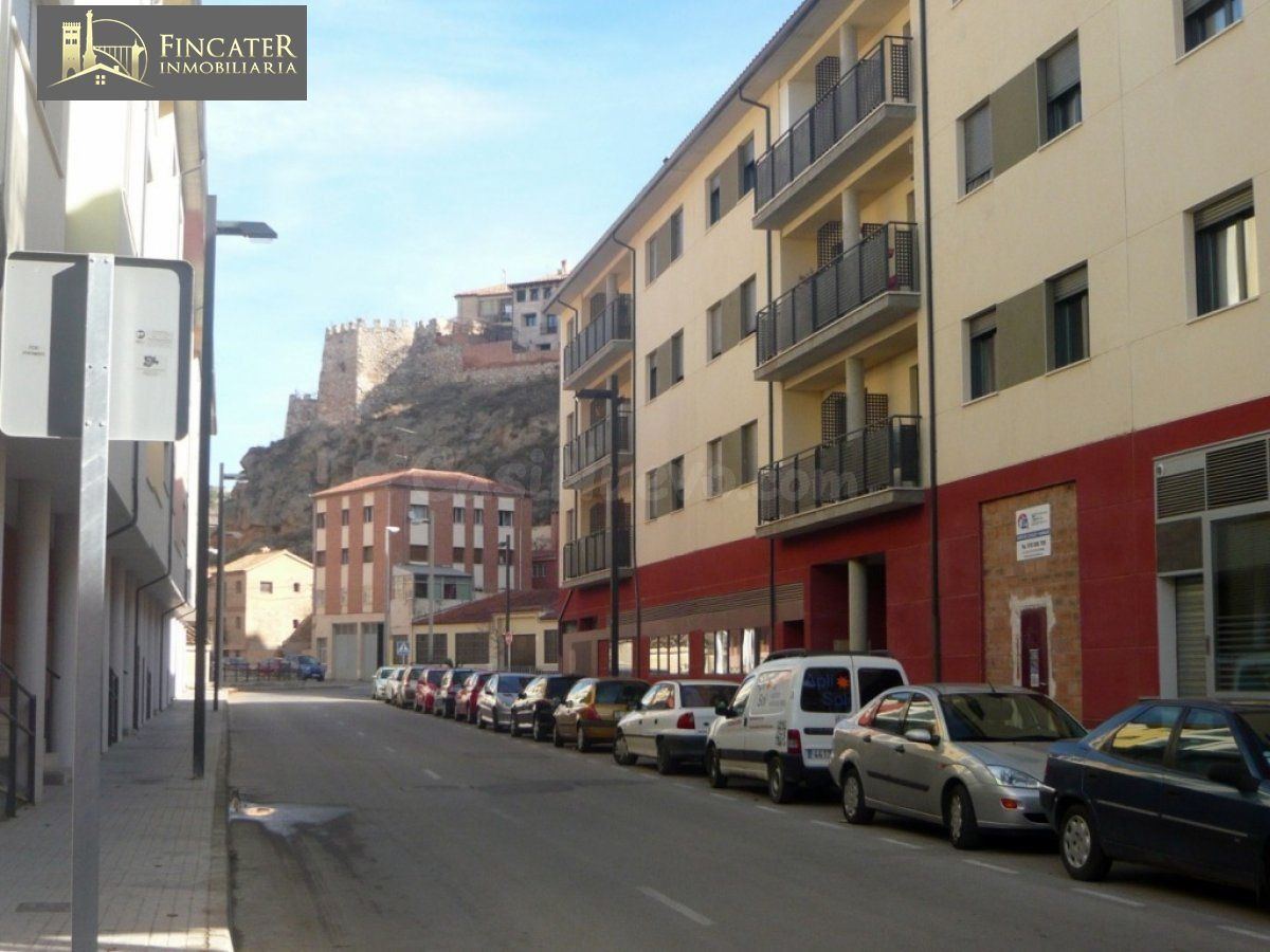 LOCAL COMERCIAL EN UNA SOLA PLANTA, CERCA DEL CENTRO