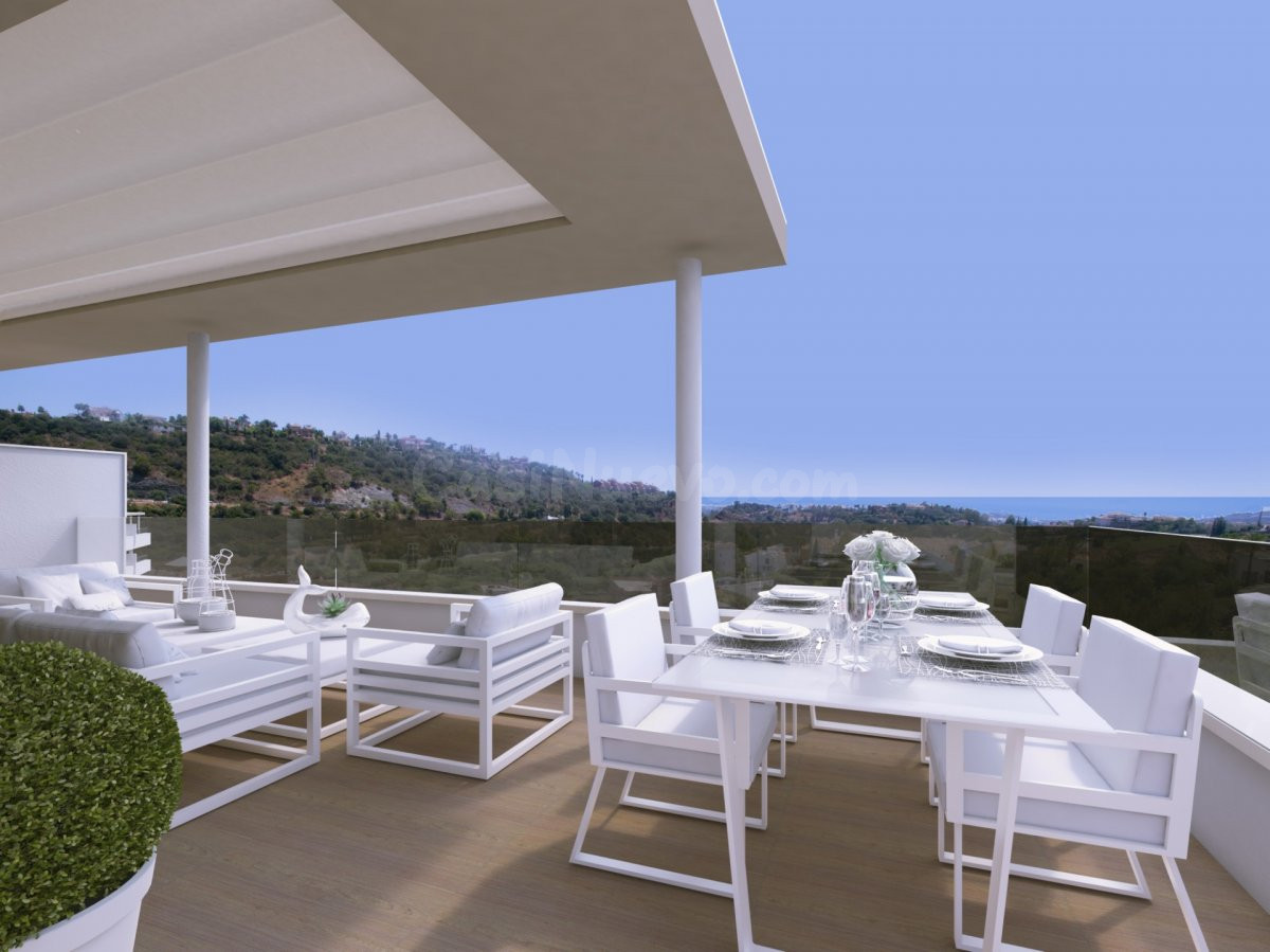 Exclusivo ático de 3 dormitorios en Benahavis con vistas al mar y la montaña