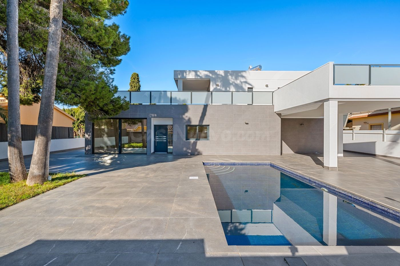 Villa con una gran parcela en el prestigioso barrio de Campoamor