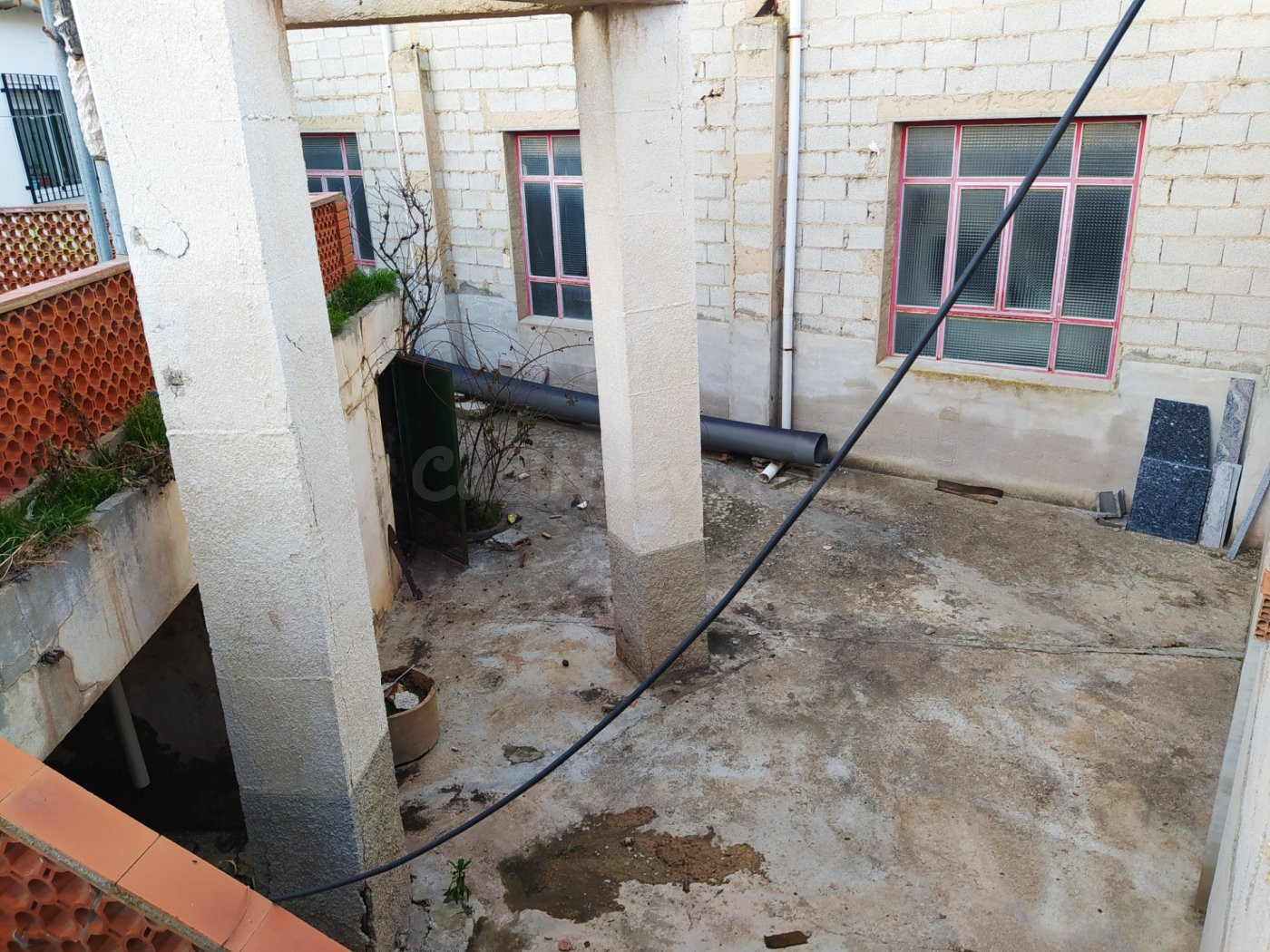Piso con un bajo hecho vivienda y garaje. - foto 3