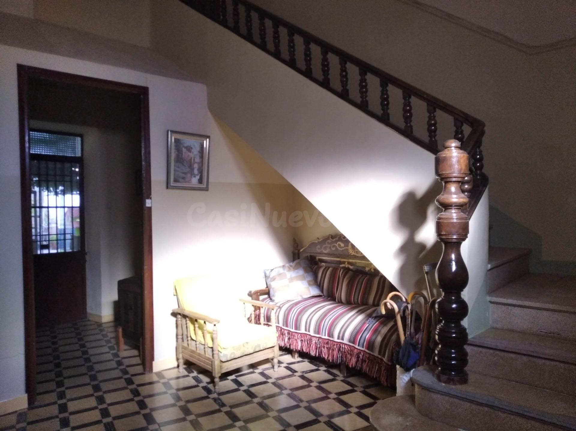 Casa de dos plantas en el corazón de la ciudad - foto 5