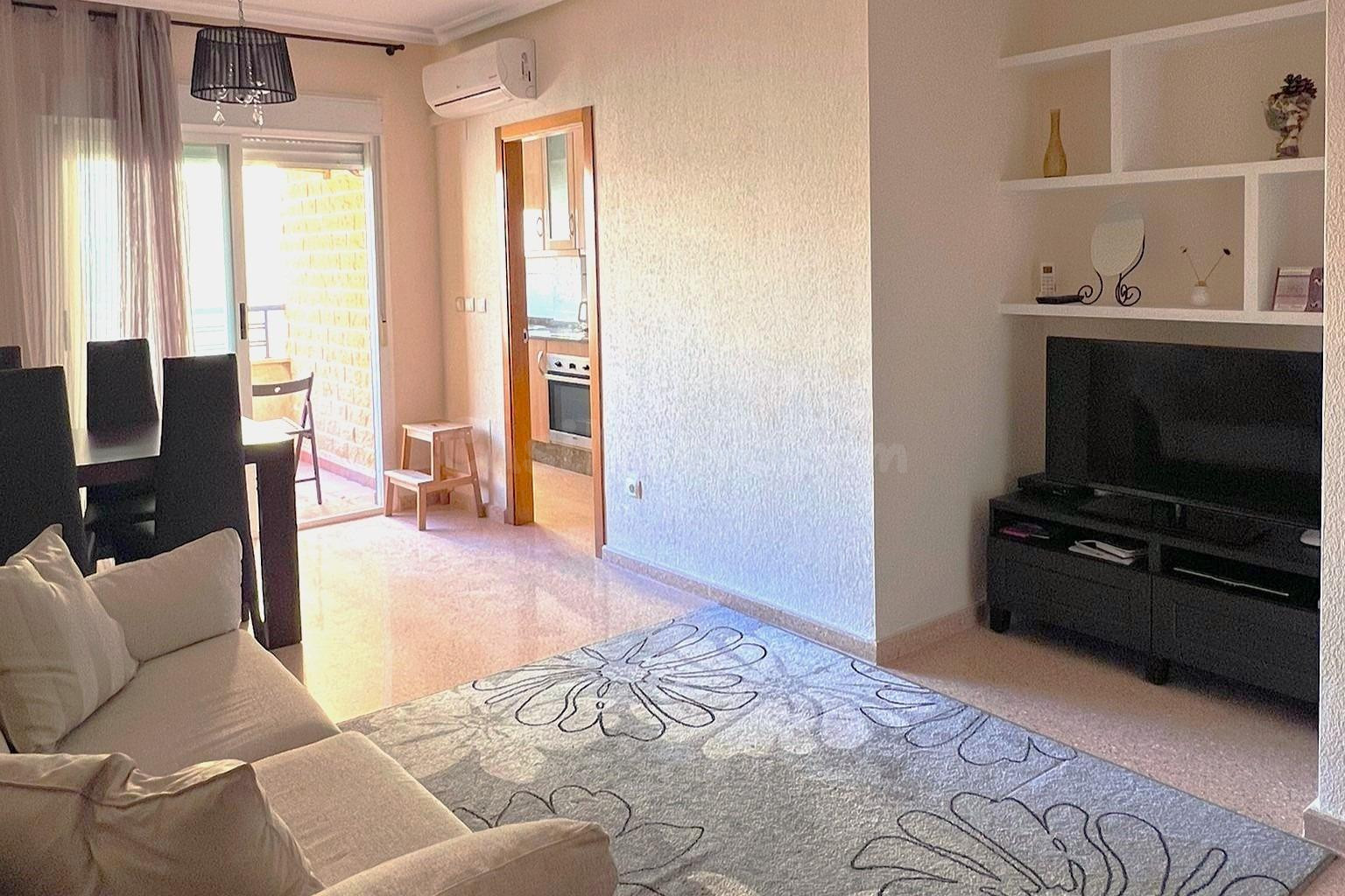 Apartamento céntrico y acogedor (74 m2 - 2.ª planta) con 2 dormitorios, 1 baño, balcón ¡y a solo 500 m de la playa!