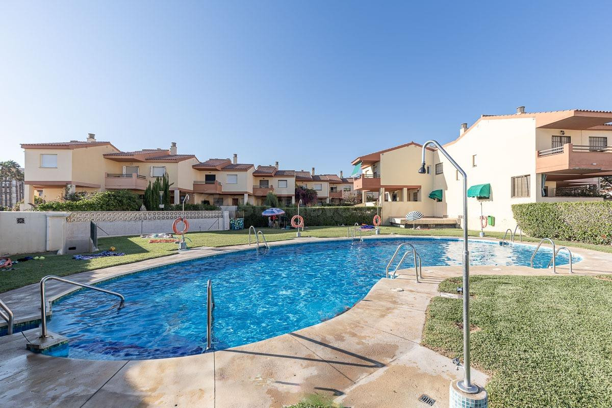 Fantástica casa en pleno paseo marítimo de Salobreña.