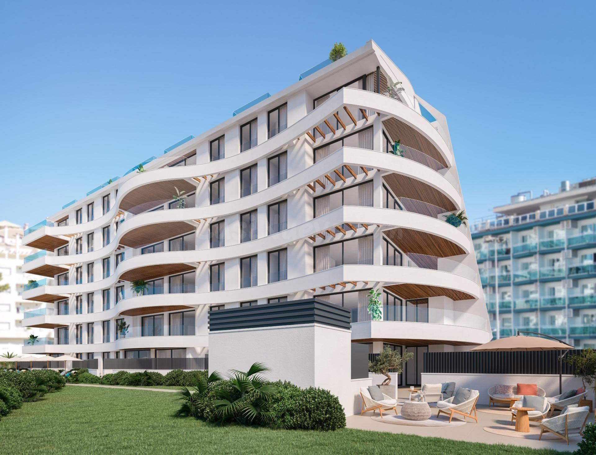 Tercero con terraza 21 m2 SUR sólo 300 m del Mar con aparcamiento, piscina comunitaria