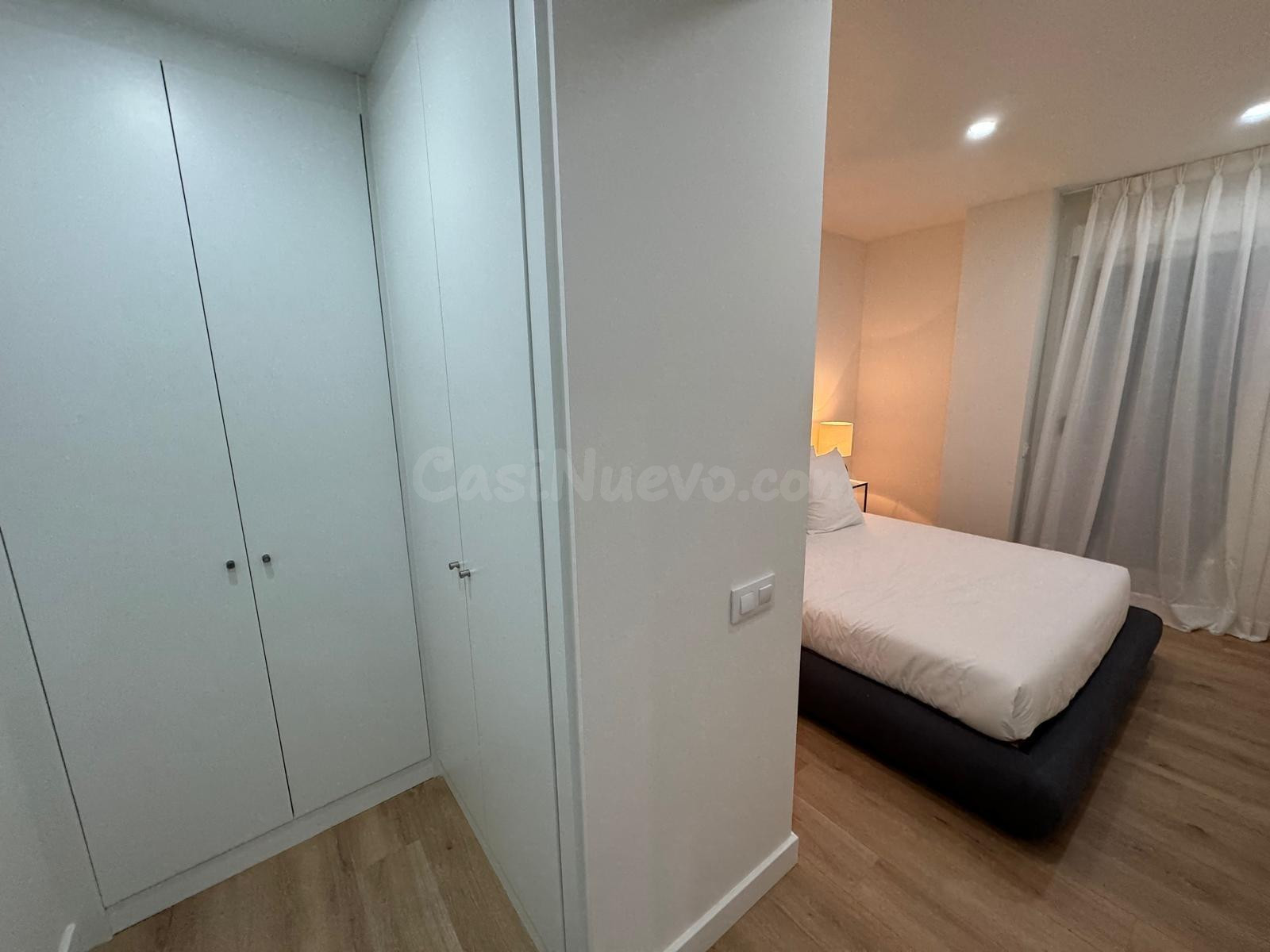 Ático con terraza y solarium, además de trastero y plaza de garaje.
