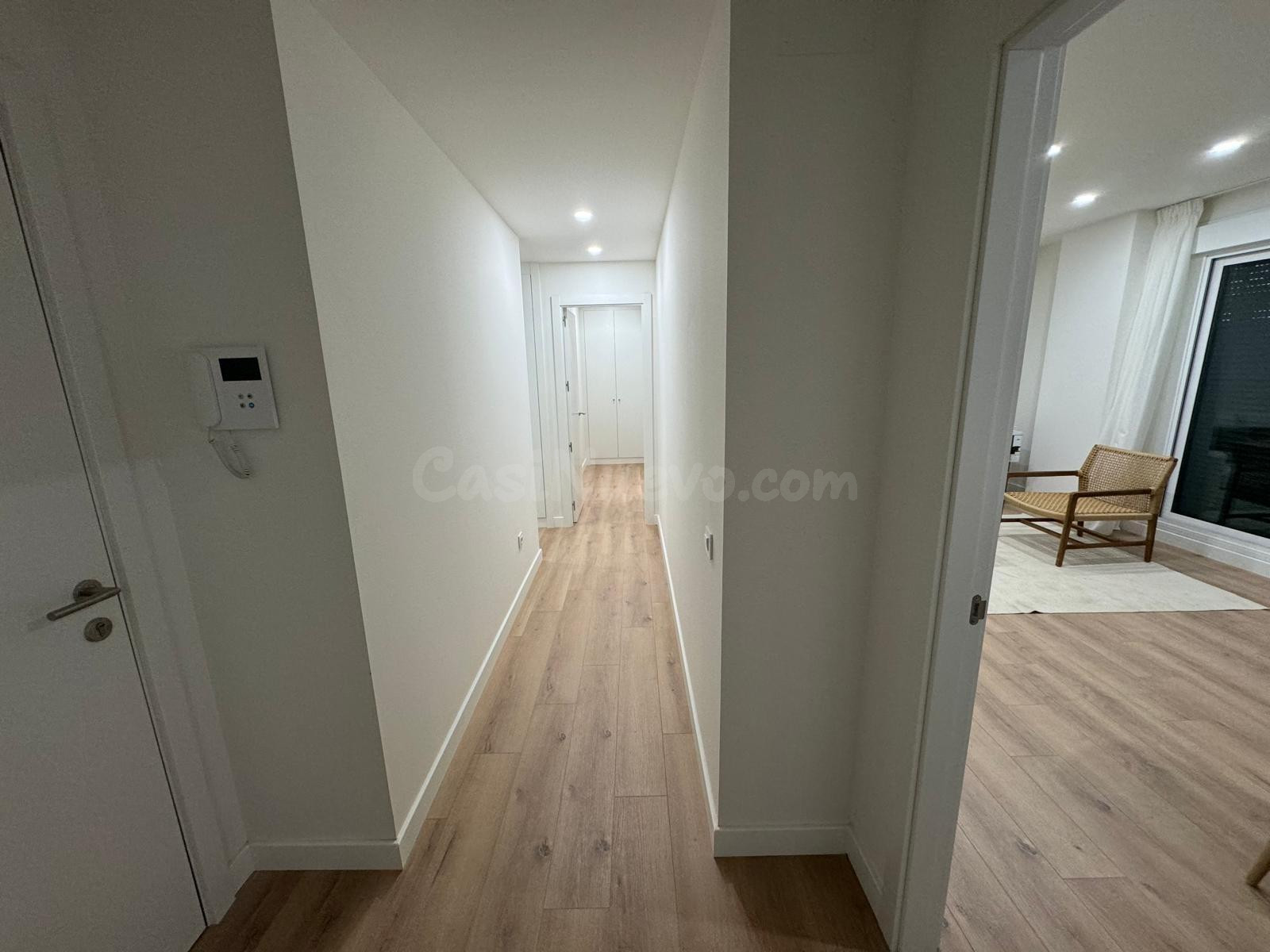 Piso con  gran terraza Este con  trastero y plaza de aparcamiento incluidos en el precio. Piscina comunitaria.