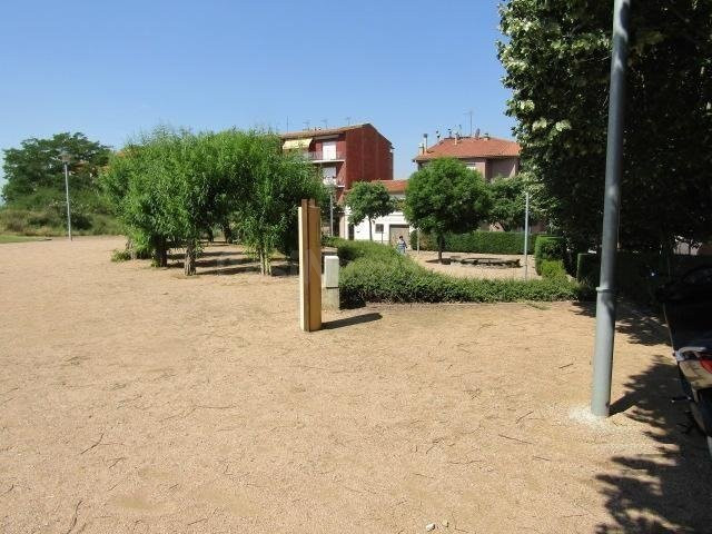 Solar en venda - Roda de Ter - Zona Esquerda - foto 2