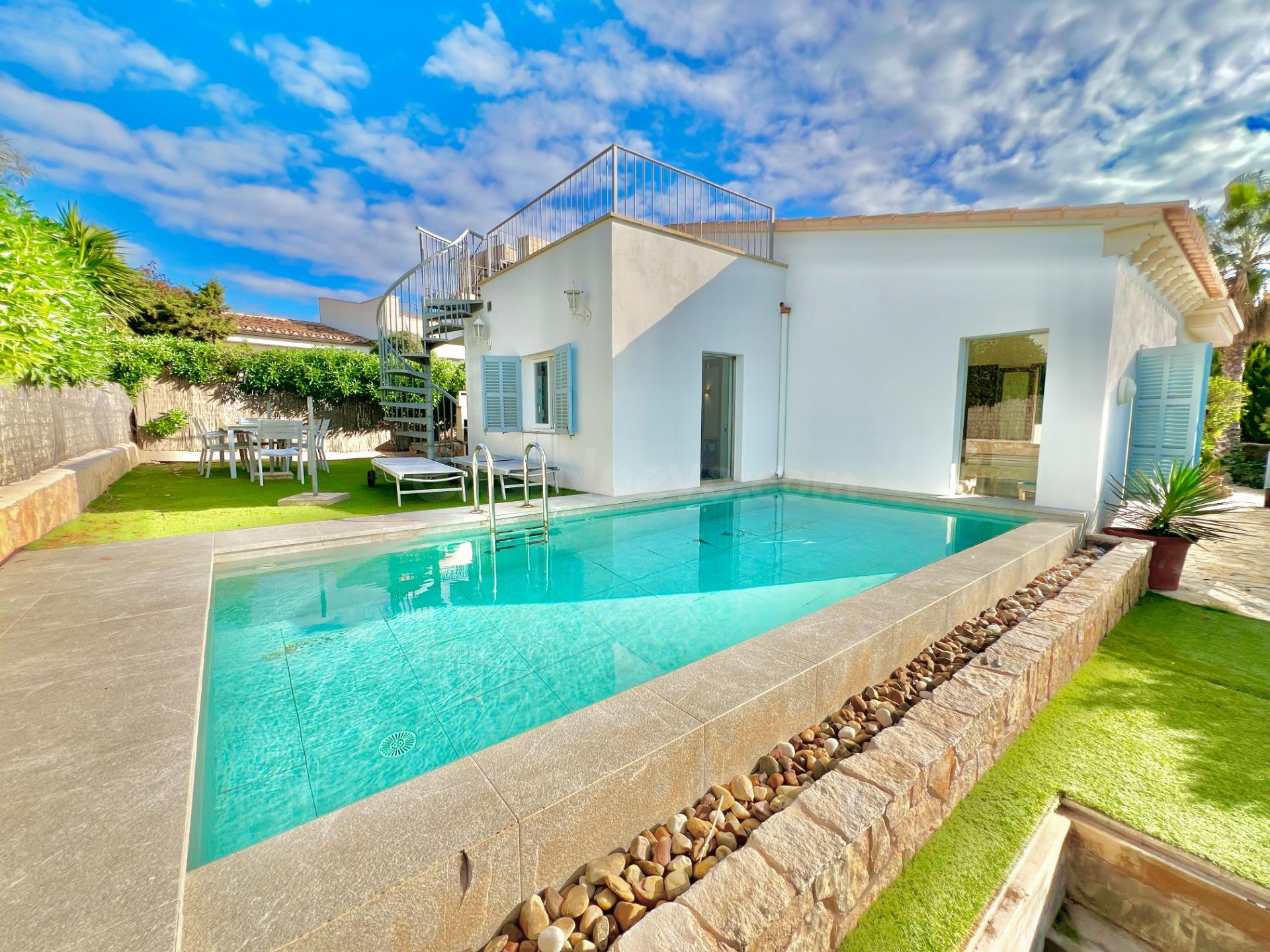 Preciosa casa independiente reformada con piscina a pocos me - foto 2