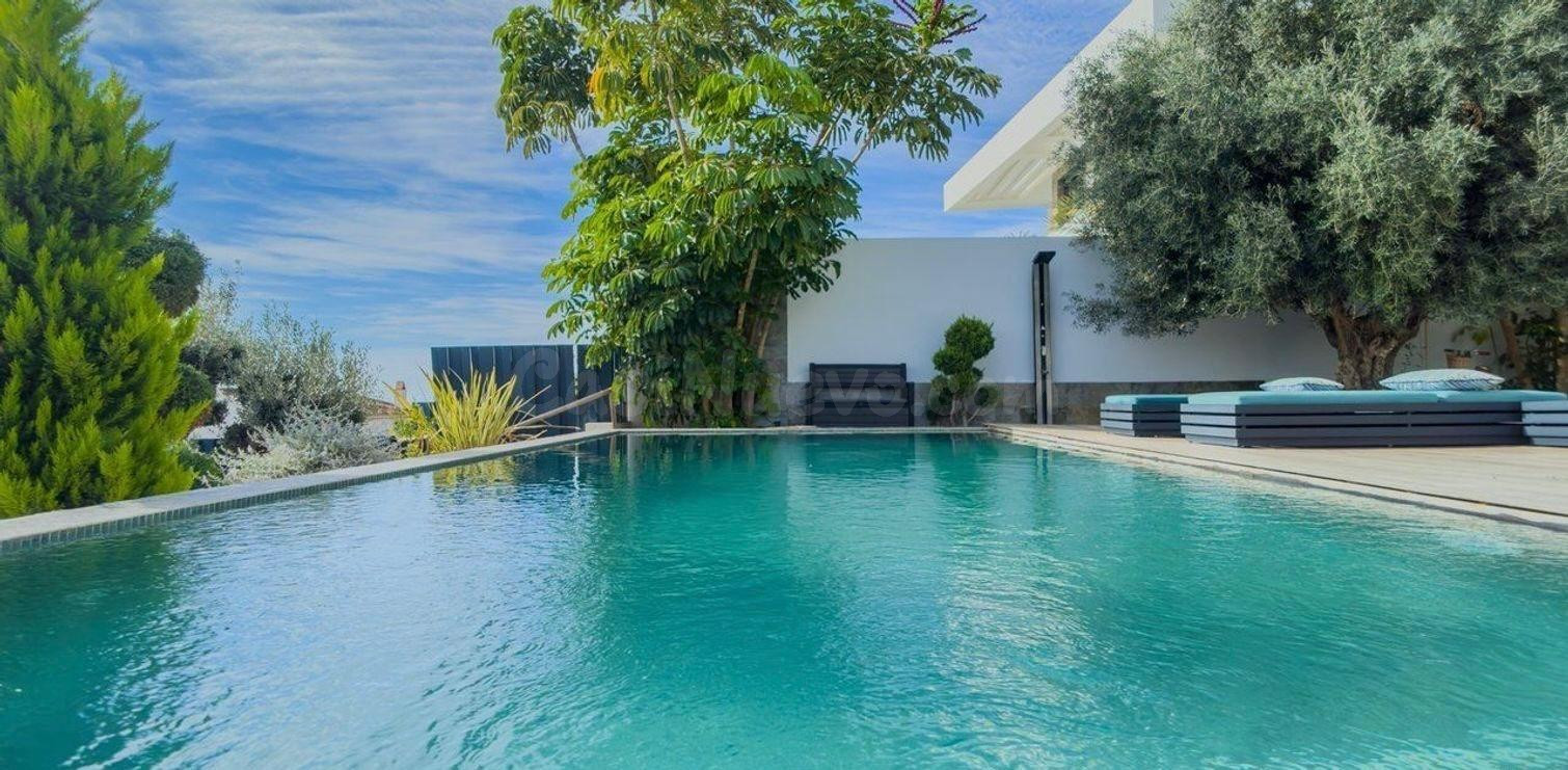 🌟 Exquisita villa con piscina privada y vistas panorámicas en Sierra Cortina🏡✨