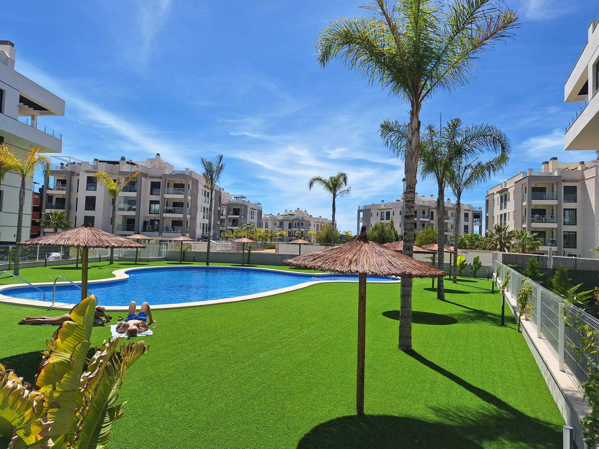 Piso de obra nueva en Villamartin con parking y piscina comunitaria