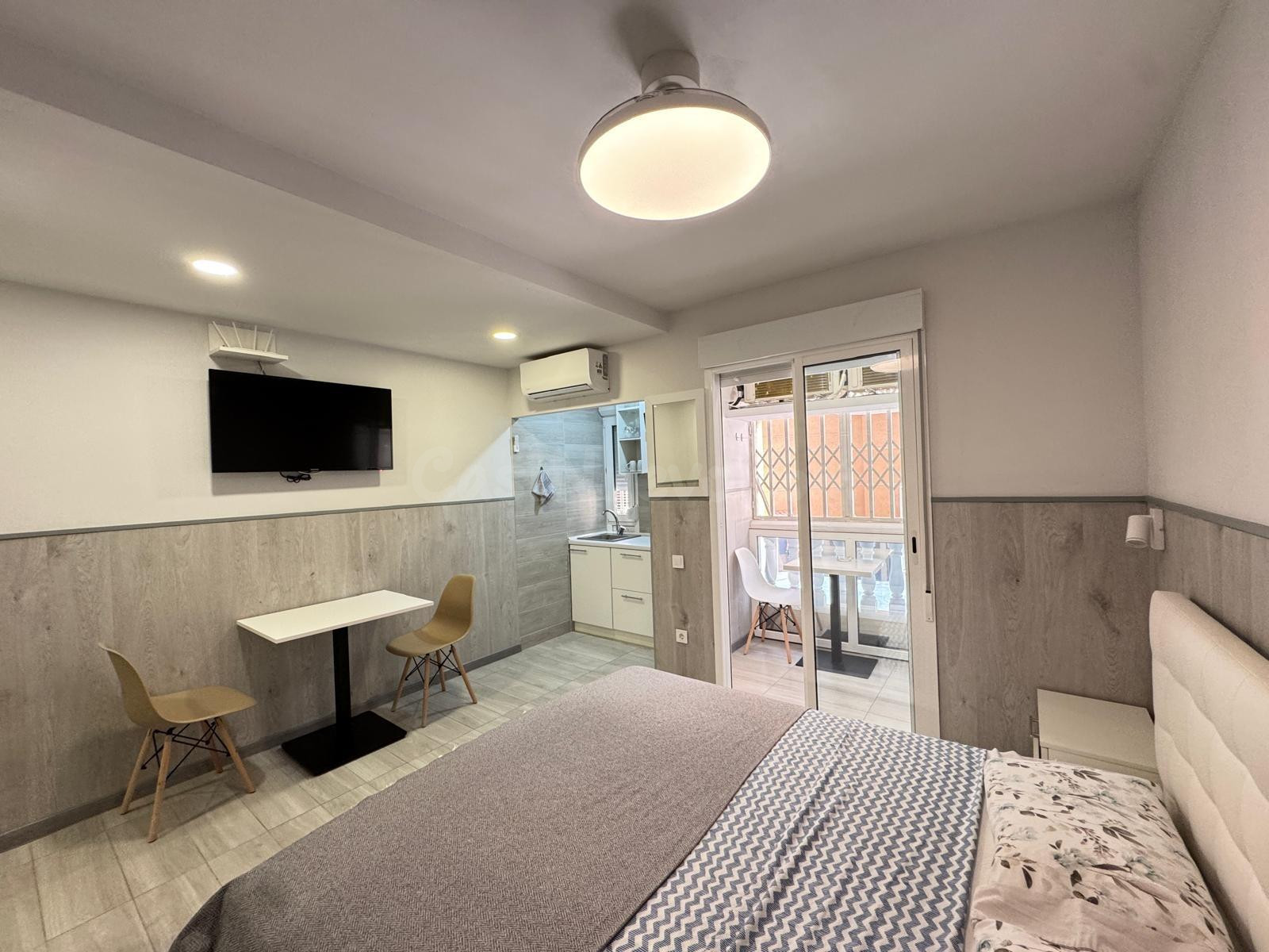 REFORMADO APARTAMENTO DE 2 DORM. 2 BAÑOS. 65 M2. A 350 METROS DE PLAYA DEL CURA. SEPARADO POR DOS ESTUDIOS PARA ALQUILAR