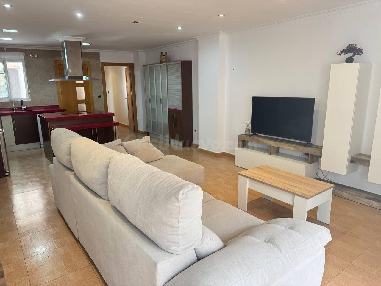 Amplio Apartamento Seminuevo en Torrevieja, Ideal para el vivir