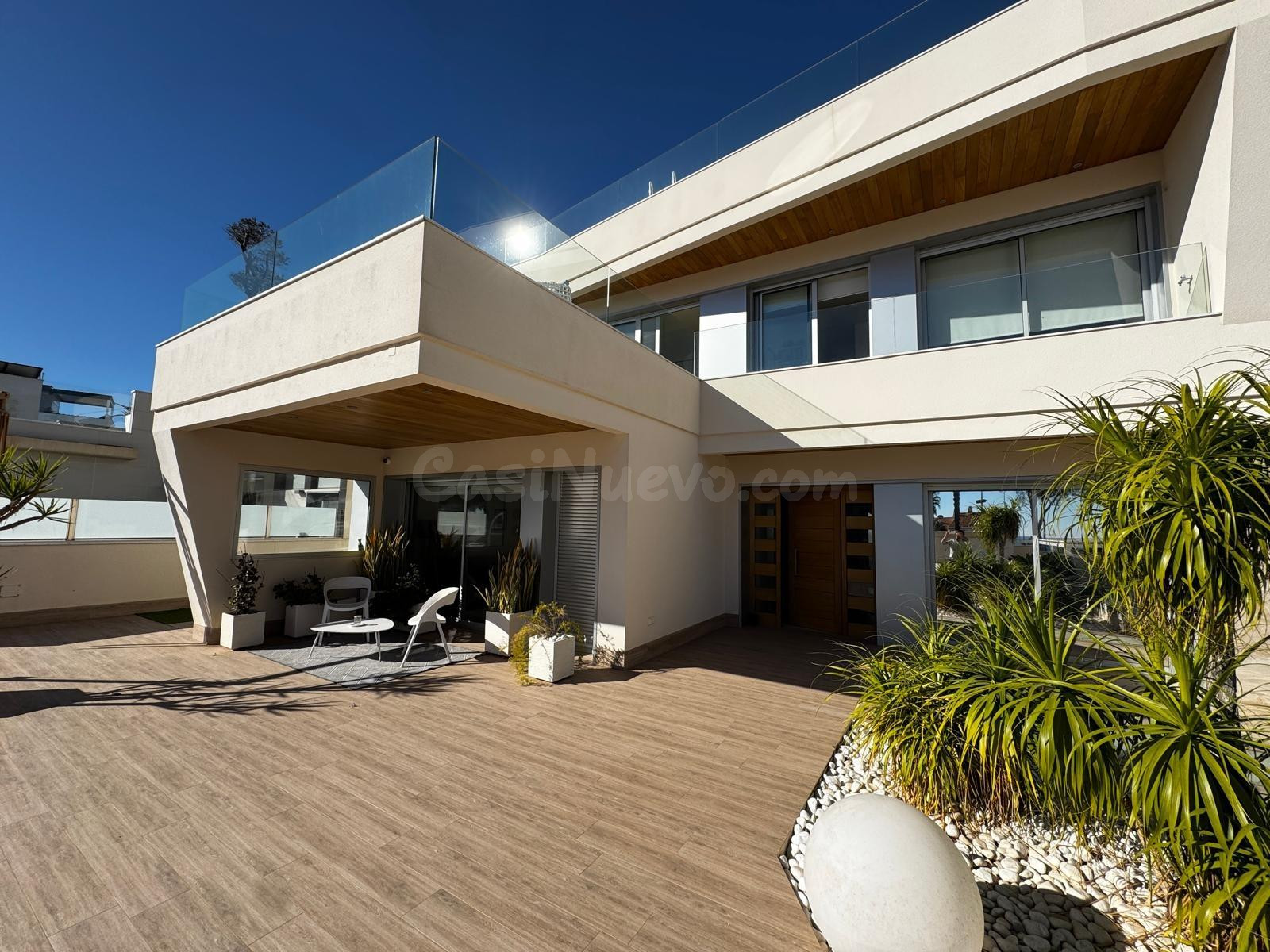 VILLA DE LUJO CON VISTAS AL MAR EN CAPMOAMOR CON 349 M2 DE CASA Y 503 DE PARCELA. 4 DORM. 6 BAÑOS. CON ASCENSOR.