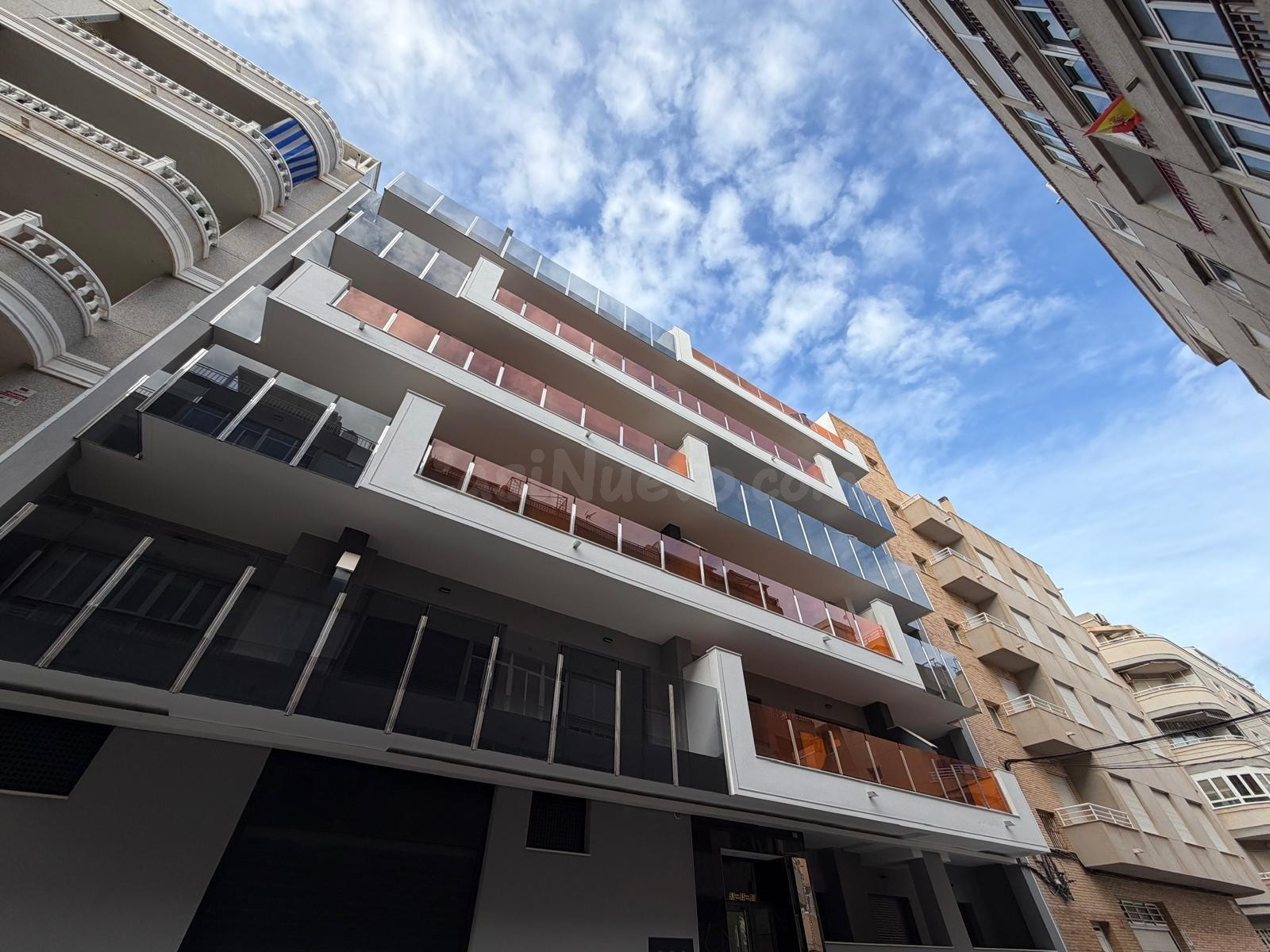 NUEVO APARTAMENTO EN RESIDENCIAL "ALEGRIA 21" CON GARAJE INCLUIDO. 3 DORM. 2 BAÑOS. 113 M2. PISCINA+SAUNA+BARBACOA.