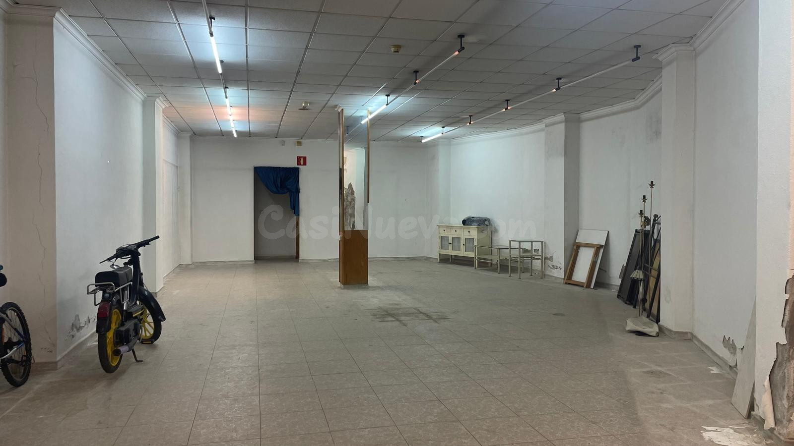 Alquiler de local comercial muy céntrico en Casas Ibáñez - foto 4