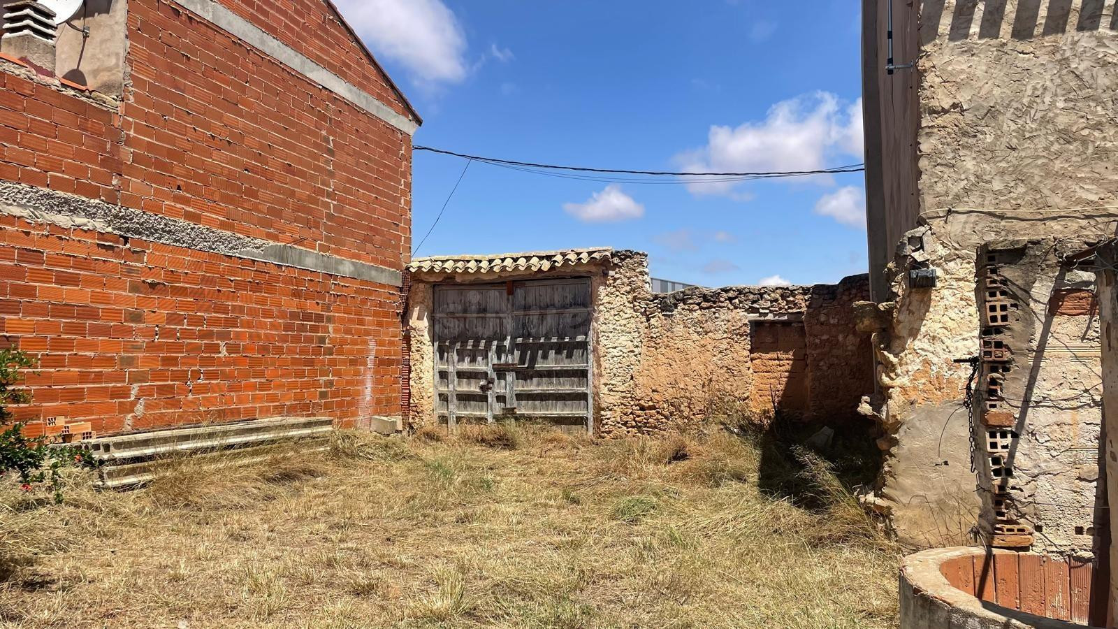 Casa en venta frente a Mercadona en Casas Ibáñez - foto 2