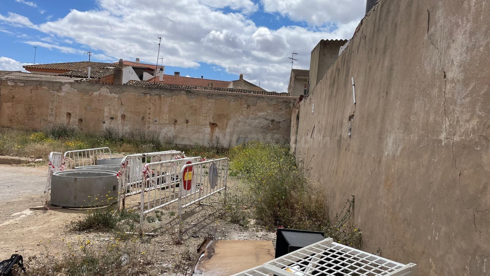 Terreno urbano en venta en Fuentealbilla. Albacete - foto 2