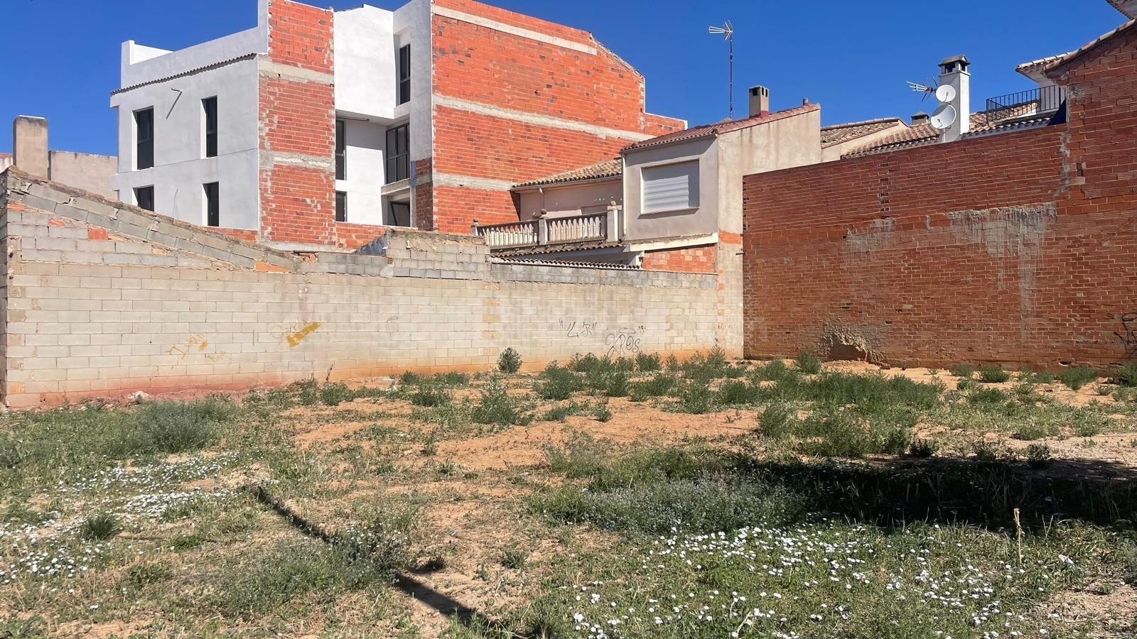 Parcela Urbana en Venta en Casas-Ibáñez - foto 2