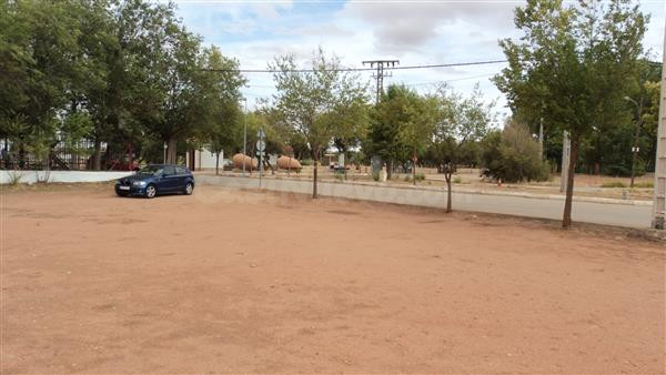 AMPLIA PARCELA JUNTO A LA LAGUNA DE VILLAFRANCA, SUPERFICIE  - foto 4
