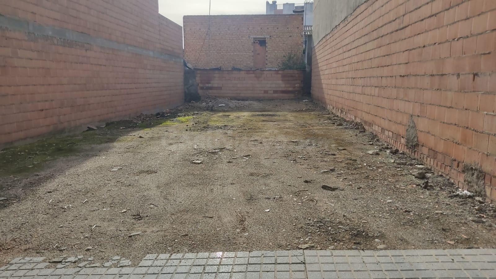 TERRENO PARA CONSTRUIR LA CASA DE TUS SUEÑOS EN ADAMUZ! - foto 2