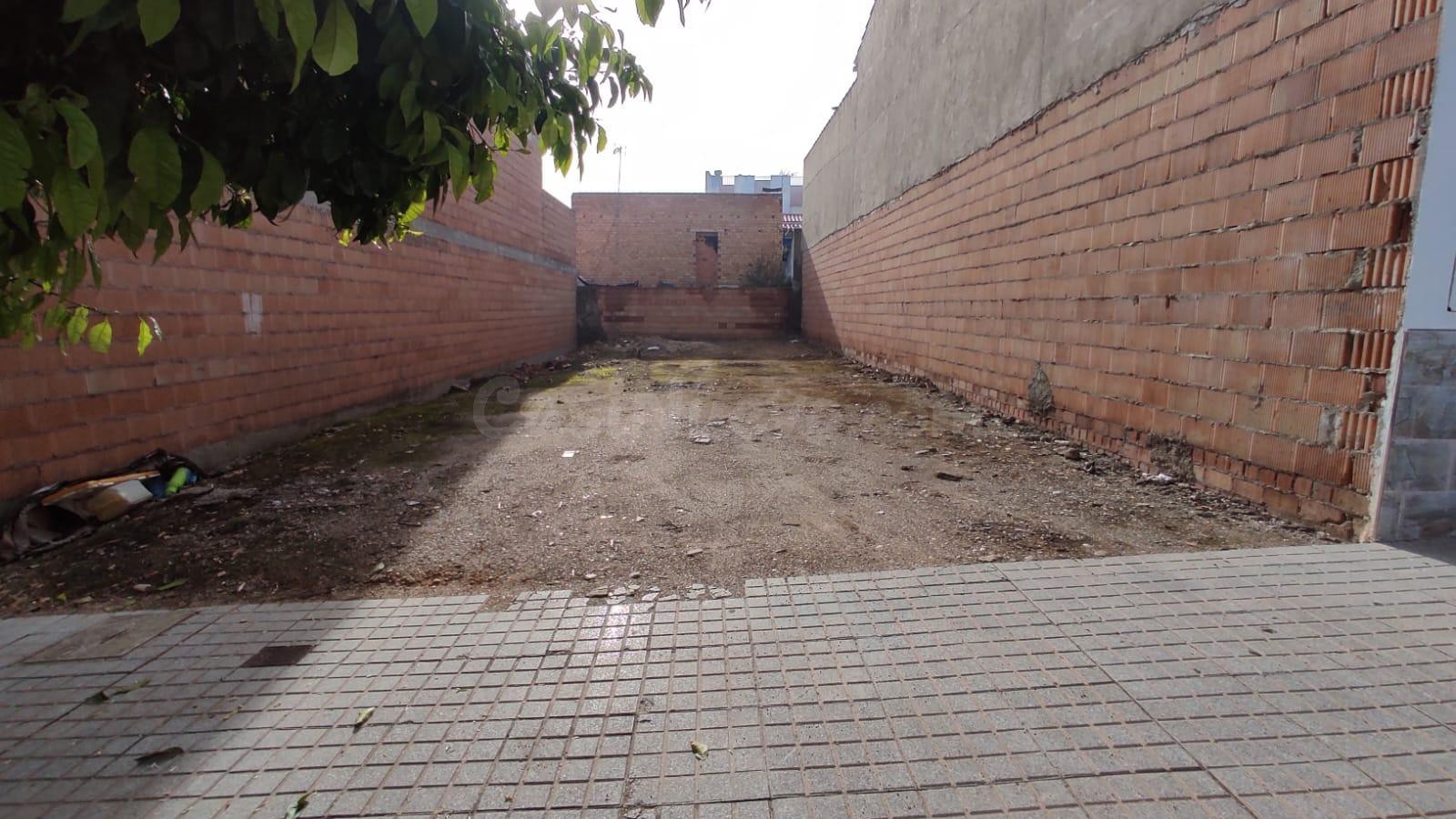 TERRENO PARA CONSTRUIR LA CASA DE TUS SUEÑOS EN ADAMUZ! - foto 3