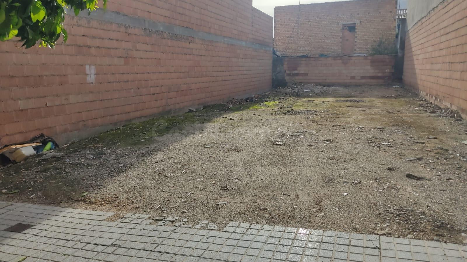 TERRENO PARA CONSTRUIR LA CASA DE TUS SUEÑOS EN ADAMUZ! - foto 4