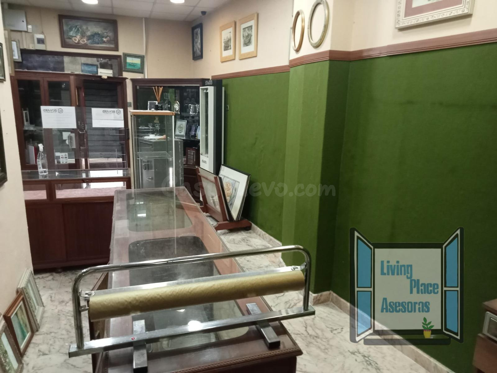 LOCAL COMERCIAL EN EL CENTRO HISTÓRICO DE EL PUERTO DE SANTA MARÍA, CON POSIBILIDAD DE CAMBIO DE USO