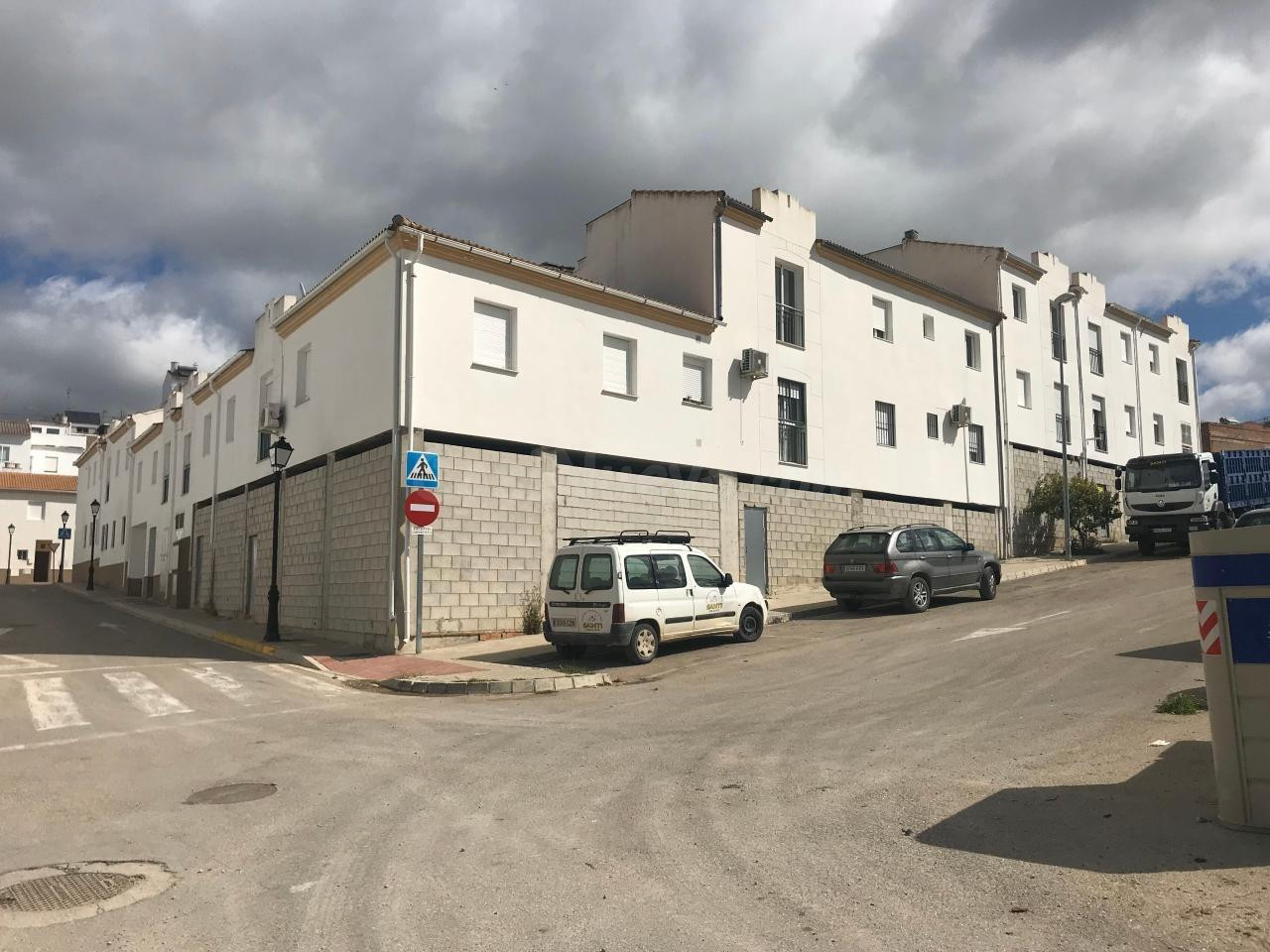 Local comercial con plaza de parking en Olvera, Cádiz