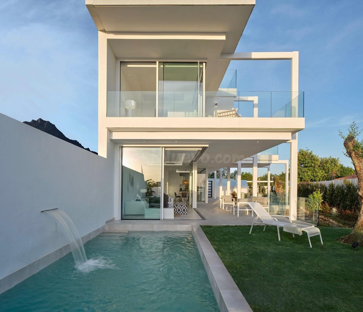 MAGNIFICAS VILLAS  DE OBRA NUEVA CON VISTAS AL MAR EN VALDEOLLETAS - MARBELLA